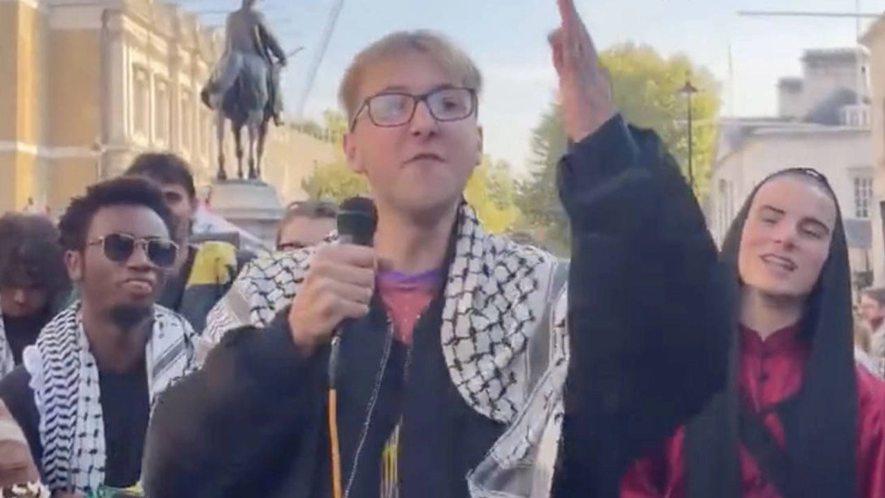 ‘ইহুদিদের পুঁতে ফেল’ স্লোগান দেয়া অক্সফোর্ড শিক্ষার্থী গ্রেফতার