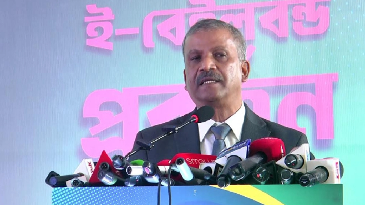 আইন বিচার ও সংসদ বিষয়ক মন্ত্রণালয় উপদেষ্টা ড. আসিফ নজরুল