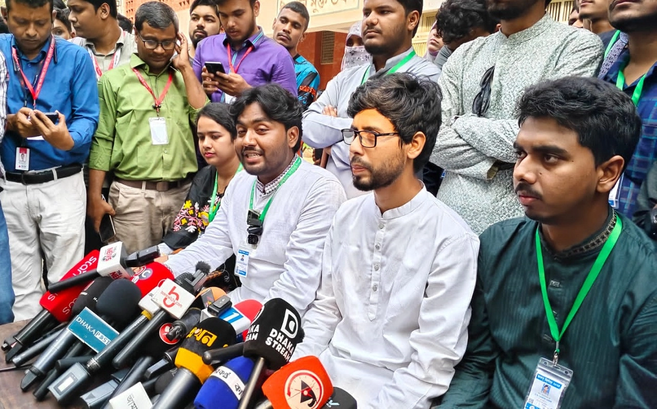 সংবাদ সম্মেলনে ছাত্রশিবির সমর্থিত প্যানেল