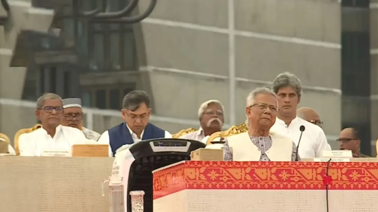 অনুষ্ঠানে উপস্থিত হয়েছেন অন্তর্বর্তী সরকারের প্রধান উপদেষ্টা ড. মুহাম্মদ ইউনূস