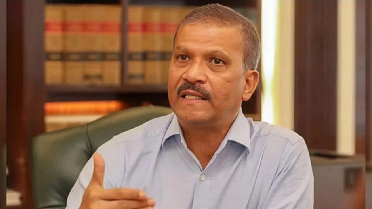 আইন উপদেষ্টা ড. আসিফ নজরুল