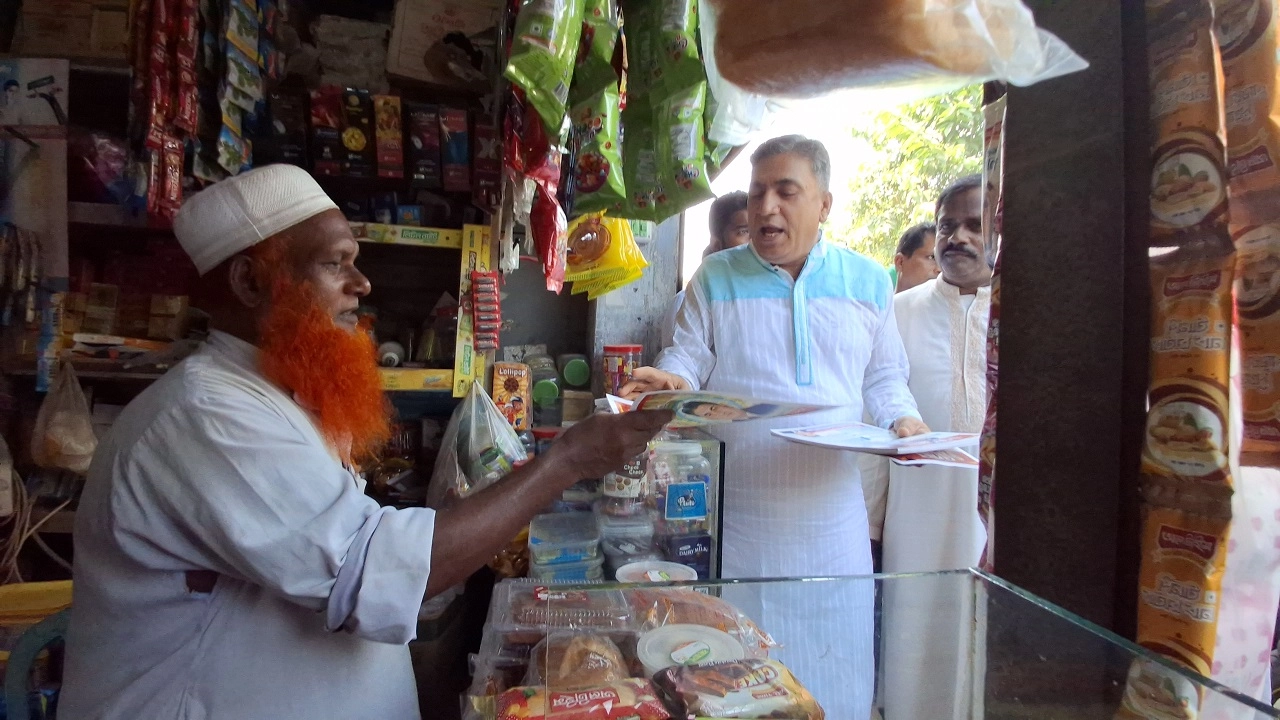 টাঙ্গাইলের নাগরপুরে বিএনপির লিফলেট বিতরণ