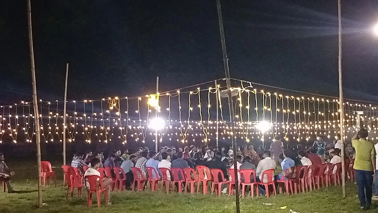 রাকসু নির্বাচনে বিজিত প্রার্থীদের নিয়ে অনুষ্ঠিত হয়েছে মিলনমেলা। 