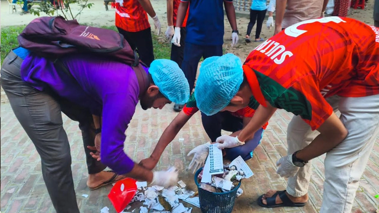 রাজশাহী বিশ্ববিদ্যালয় (রাবি) শাখা ছাত্রশিবিরের উদ্যোগে ক্যাম্পাস পরিষ্কার কর্মসূচি