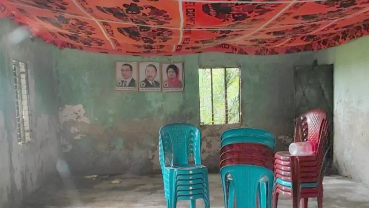 মক্তব ঘরে বিএনপি নেতা ছবি লাগিয়ে দখন করা হয়