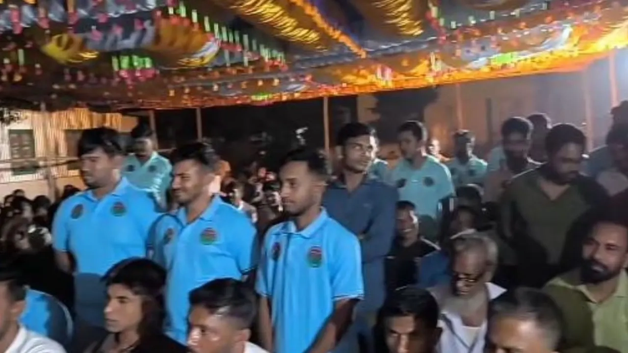 ডাকসুর পূর্ণরূপ বলতে না পারায় ছাত্রদলের ওপর ক্ষোভ ঝাড়লেন বিএনপি নেতা