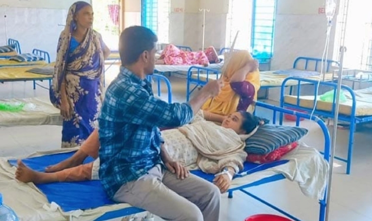 বিদ্যুৎ না থাকায় অচল হয়ে পড়েছে নরসিংদীর মনোহরদী উপজেলা স্বাস্থ্য কমপ্লেক্স