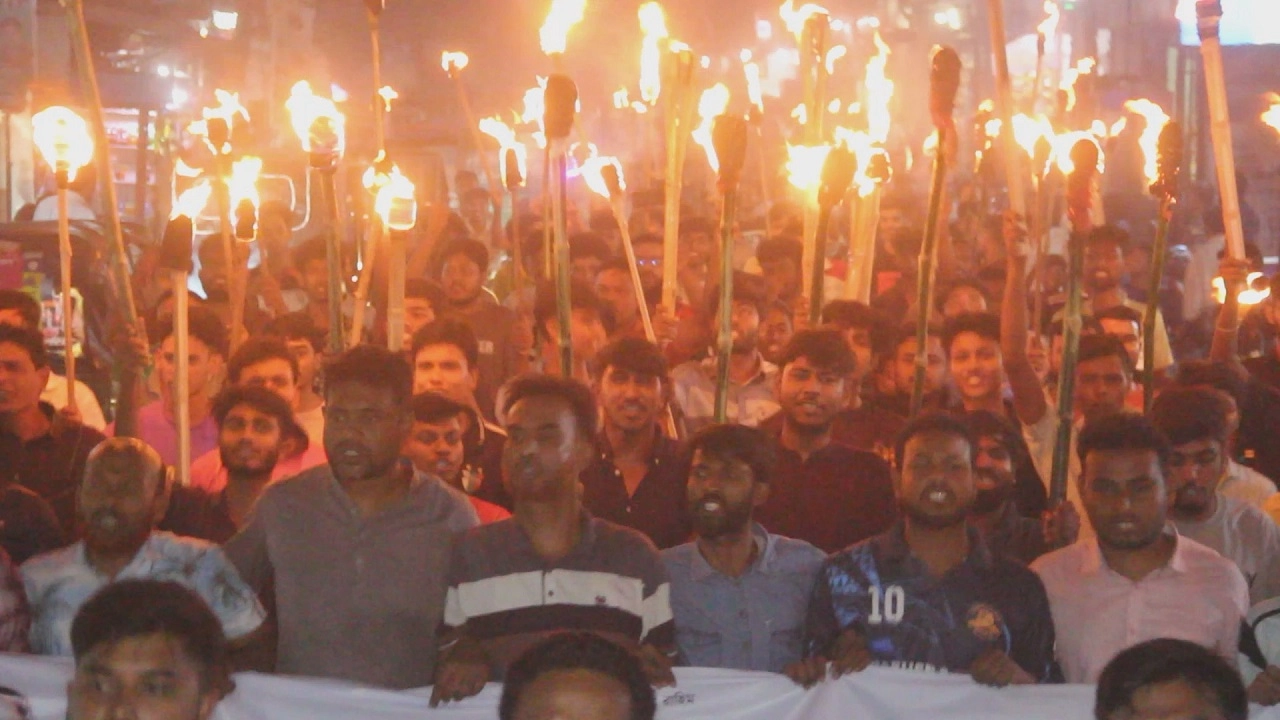 পাবনায় মশাল মিছিল