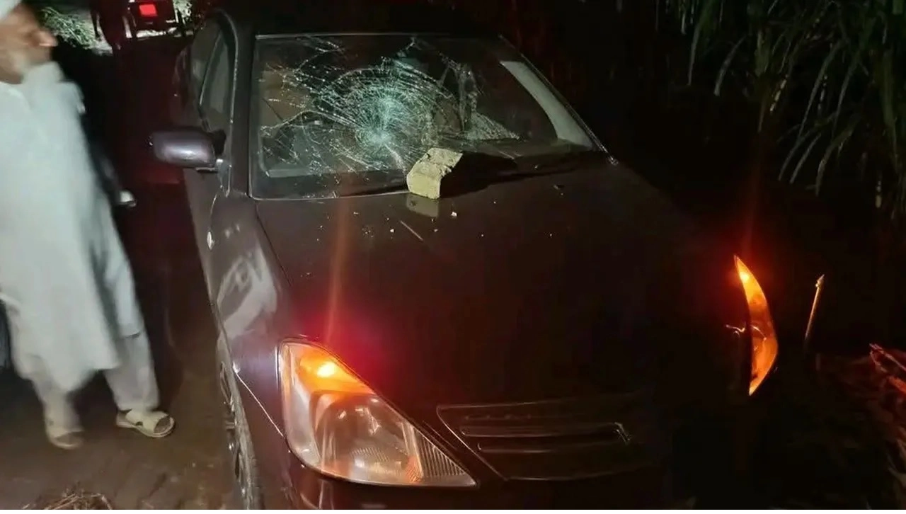 জামাত নেতা মাওলানা মুখলিছুর রহমানের ক্ষতিগ্রস্ত গাড়ি