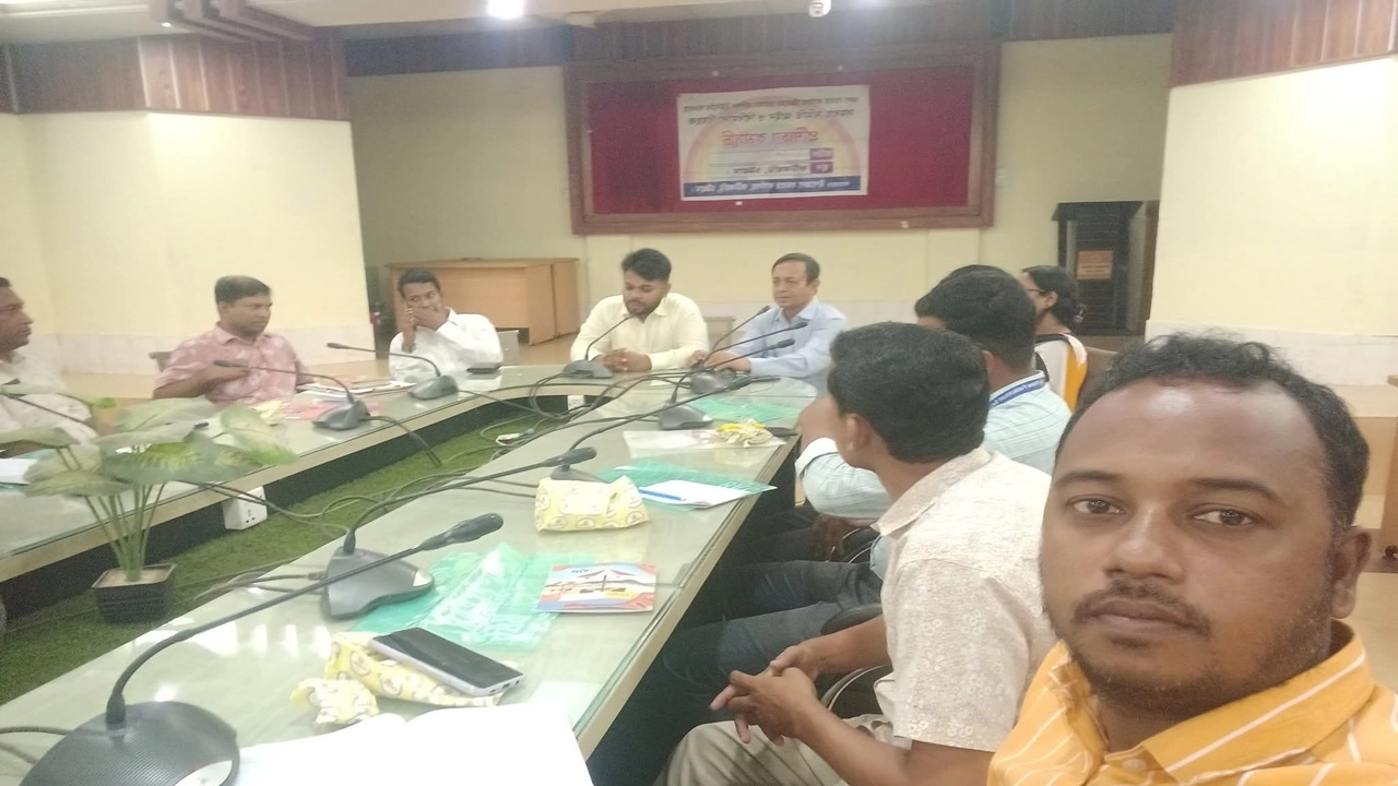 কর্মশালায় নিষিদ্ধ ঘোষিত ছাত্রলীগ নেতার উপস্থিতি