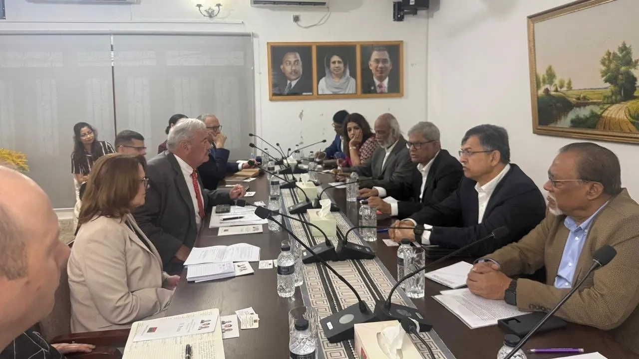 মঙ্গলবার (২১ অক্টোবর) দুপুর ১২টার দিকে গুলশানে বিএনপি চেয়ারপারসনের রাজনৈতিক কার্যালয়ে এ বৈঠক অনুষ্ঠিত হয়