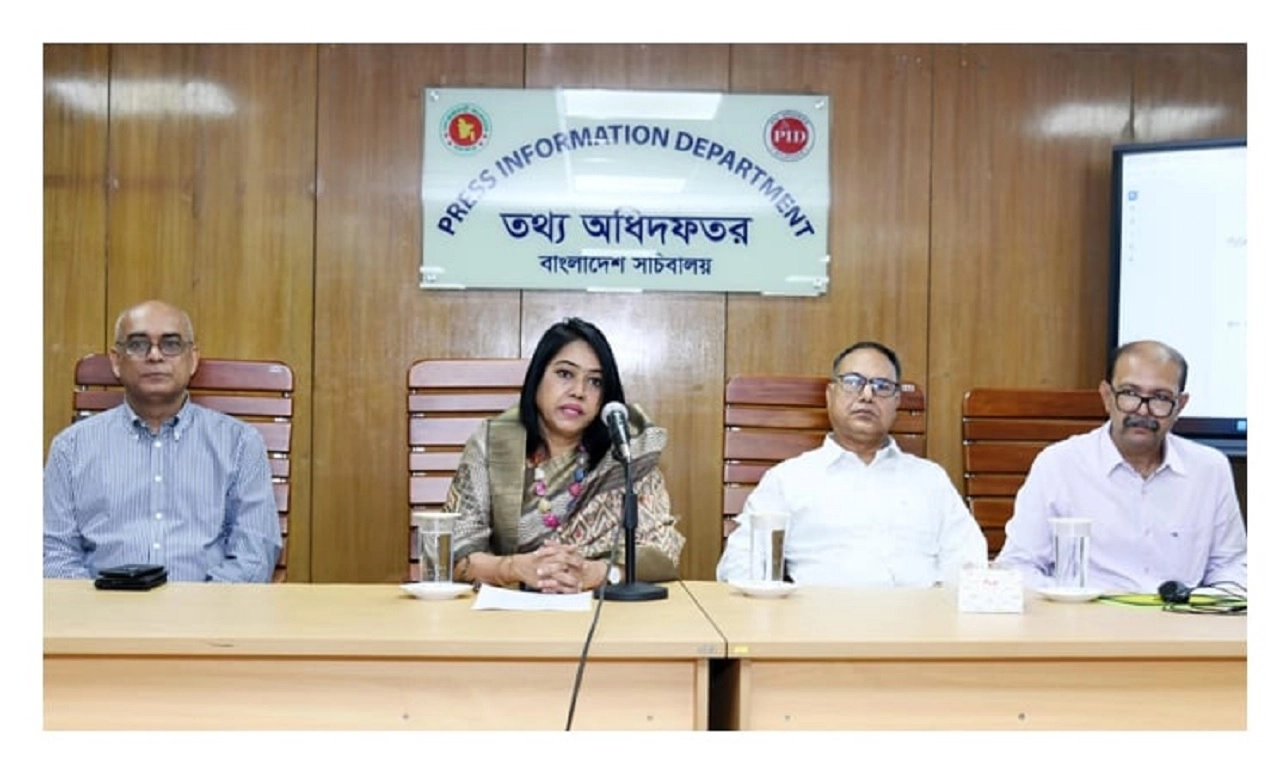 কর্মশালায় বক্তব্য রাখেন তথ্য ও সম্প্রচার মন্ত্রণালয়ের সচিব মাহবুবা ফারজানা