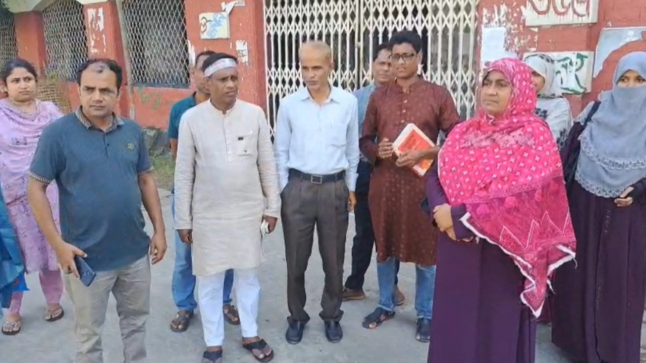 আগামীকাল থেকে শিক্ষকরা ক্লাসে ফিরে যাবেন