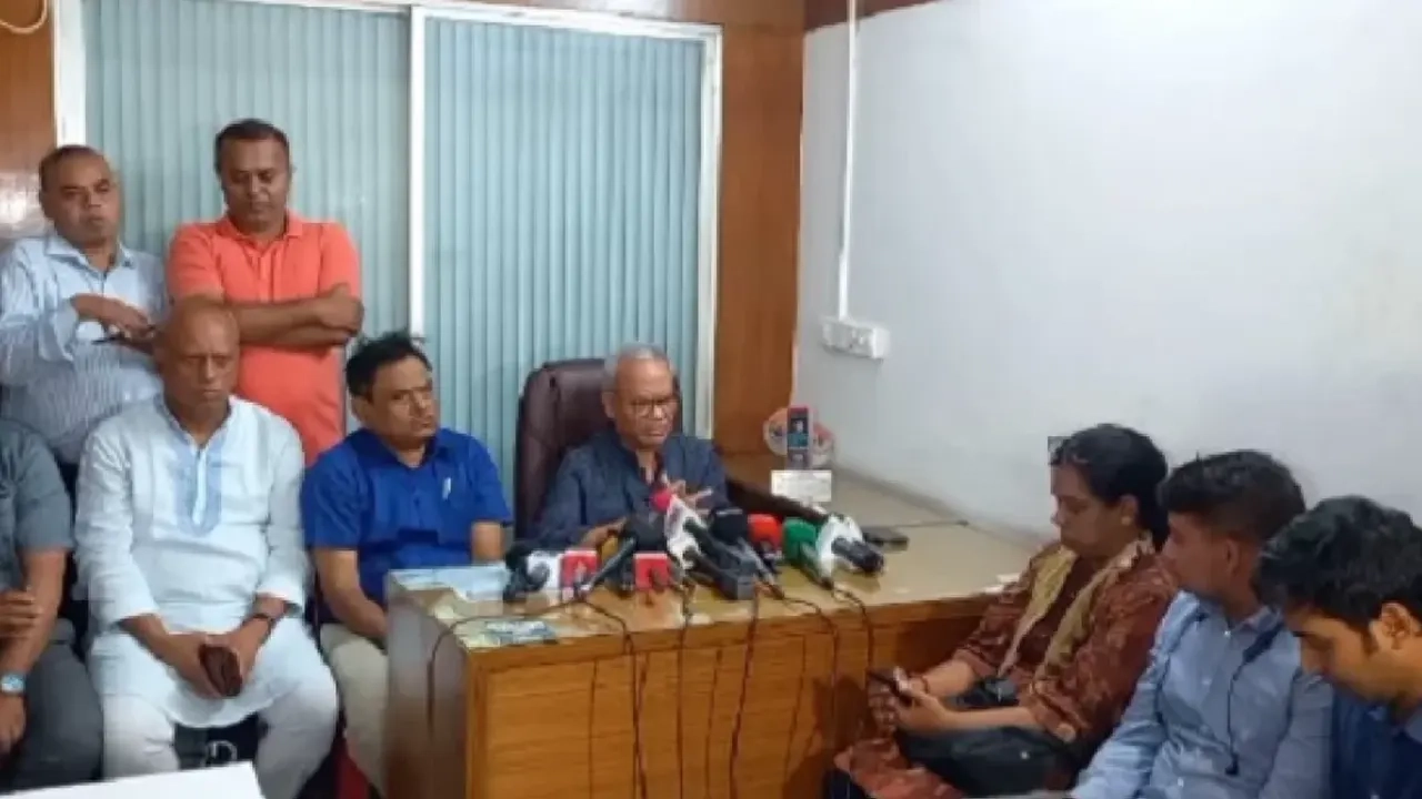 মঙ্গলবার (২১ অক্টোবর) নয়াপল্টনের কেন্দ্রীয় কার্যালয়ে সাংবাদিকদের সঙ্গে কথা বলেন রুহুল কবির রিজভী