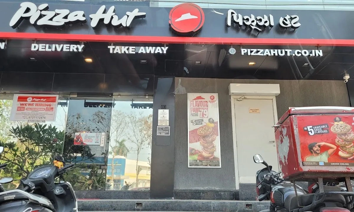 বাংলাদেশে পিজ্জা হাট স্বাভাবিক: যুক্তরাজ্যের ৬৮ শাখা বন্ধের সিদ্ধান্ত স্থানীয় ব্যবসায় প্রভাব ফেলবে না