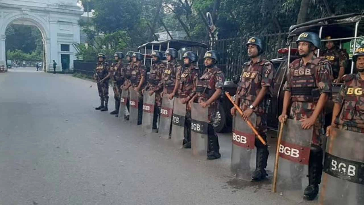 রাজধানীতে আইনশৃঙ্খলা রক্ষাকারী বাহিনীর কড়া নিরাপত্তা ব্যবস্থা