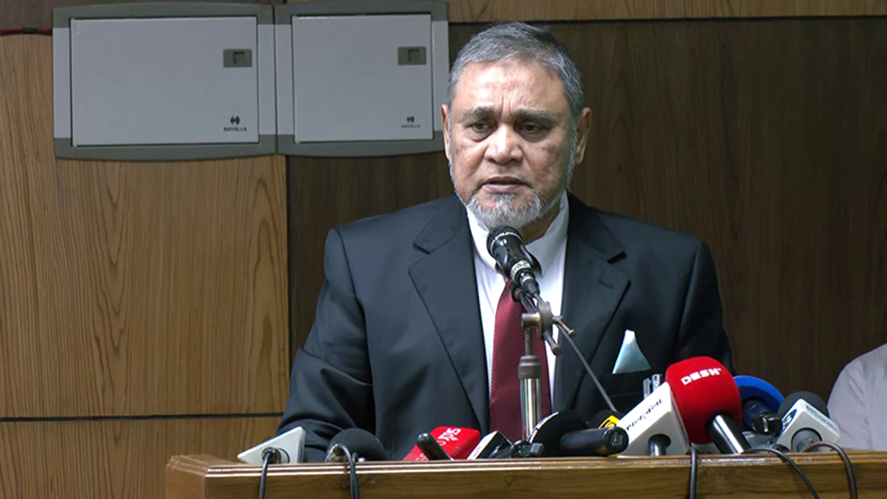 প্রধান নির্বাচন কমিশনার এএমএম নাসির উদ্দিন।