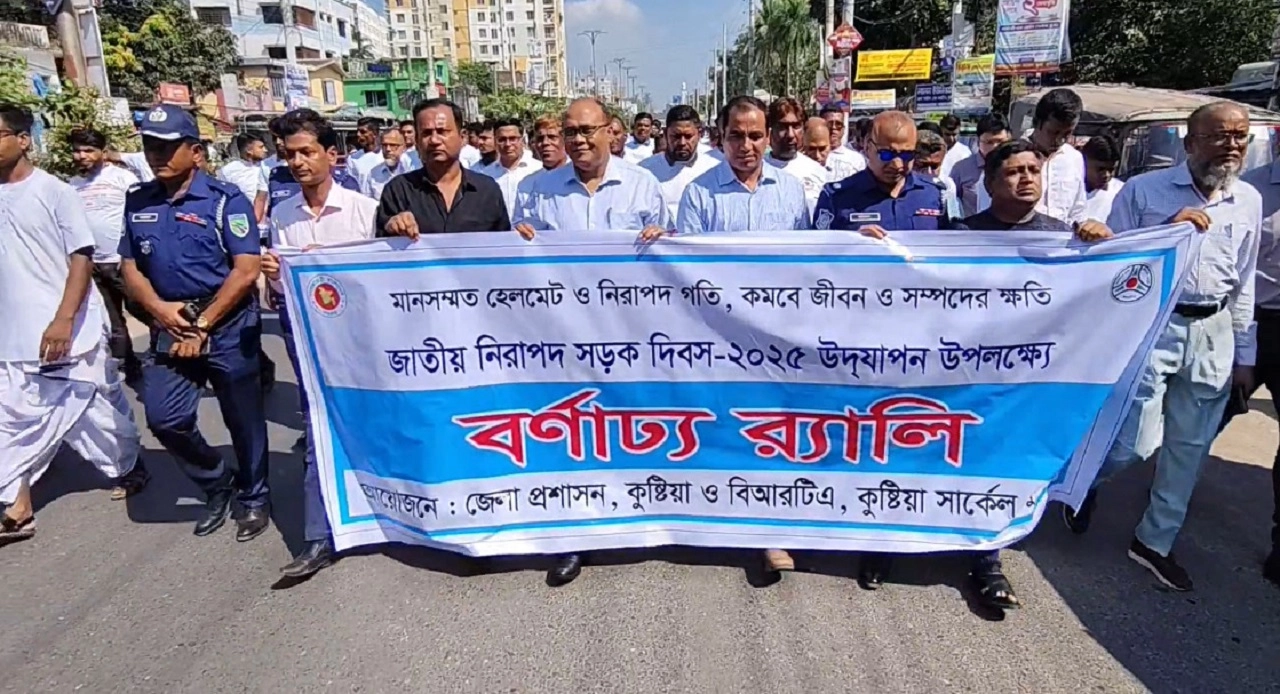জাতীয় নিরাপদ সড়ক দিবসে কুষ্টিয়ায় র‌্যালি । ছবি: এনপিবি