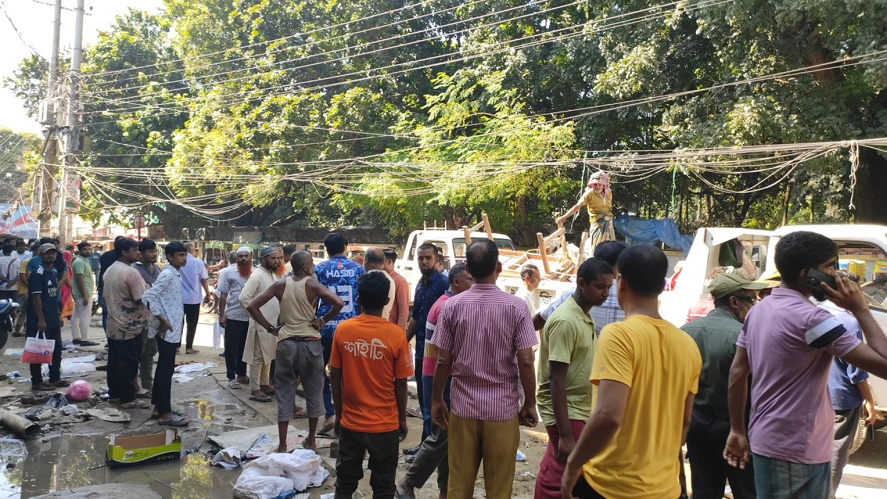 দোকানঘর ভাঙচুরের অভিযোগ