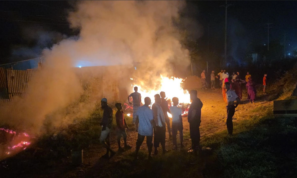 কুমিল্লা-সিলেট মহাসড়ক বন্ধ করে আ‘লীগ–বিএনপি সংঘর্ষ