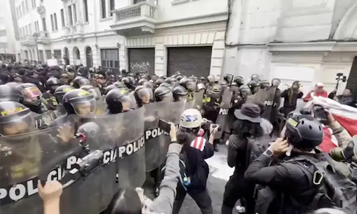 জেন-জি বিক্ষোভে উত্তাল আরেক দেশ