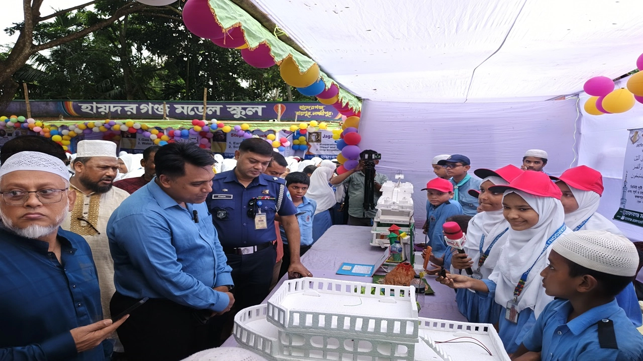 হায়দরগঞ্জ মডেল স্কুলে বিজ্ঞান মেলা