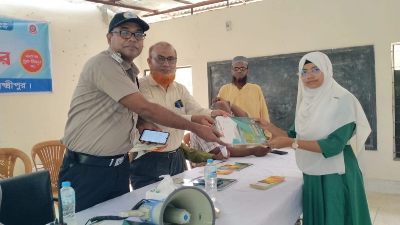 বৃহস্পতিবার (২৩ অক্টোবর) বেলা সাড়ে ১১টার দিকে জেলা মাদকদ্রব্য নিয়ন্ত্রণ অধিদপ্তরের উদ্যোগে বিদ্যালয় হলরুমে এ আয়োজন করা হয়। 