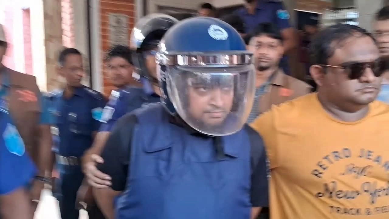 মুন্সীগঞ্জ পৌরসভার সাবেক কাউন্সিলর ও নিষিদ্ধ ঘোষিত ছাত্রলীগের সাধারণ সম্পাদক সাজ্জাত হোসেন