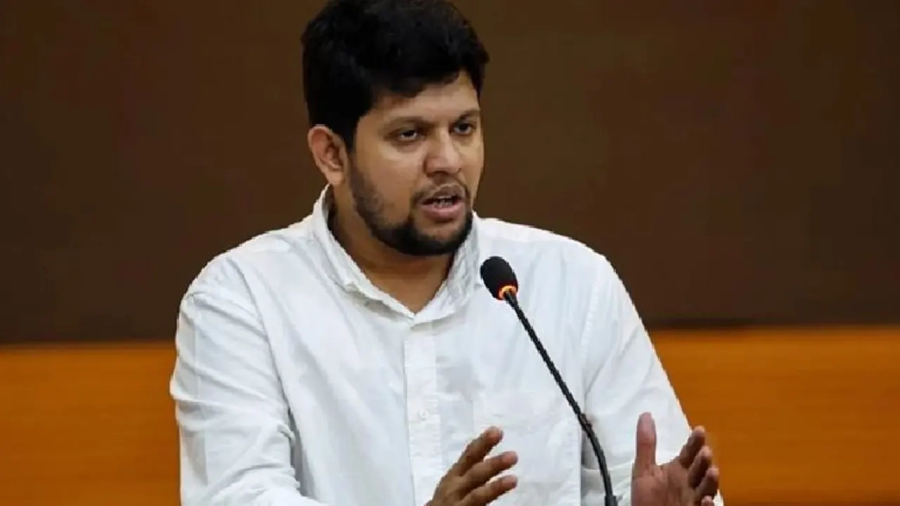 তথ্য উপদেষ্টা মাহফুজ আলম