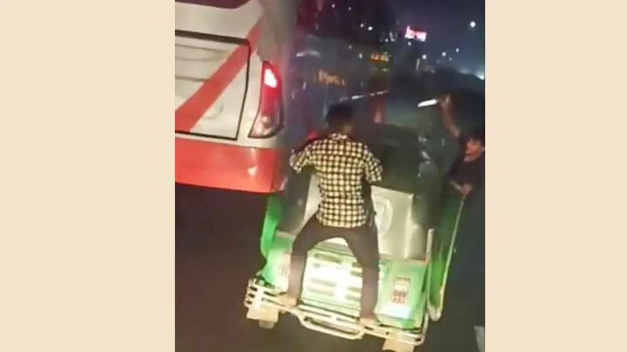 ছবিটি ভিডিও থেকে নেয়া