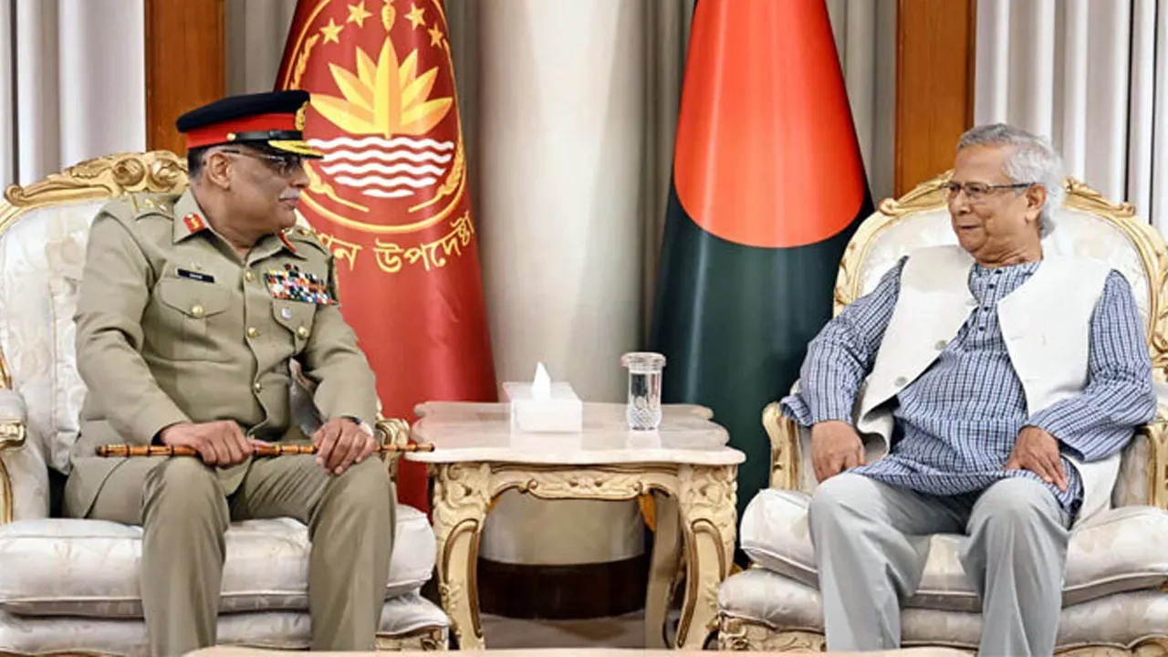 প্রধান উপদেষ্টা অধ্যাপক ড. মুহাম্মদ ইউনূসের সঙ্গে সৌজন্য সাক্ষাৎ করেছেন পাকিস্তানের যৌথ বাহিনীর চেয়ারম্যান (সিজেসিএসসি) জেনারেল সাহির শামশাদ মির্জা।