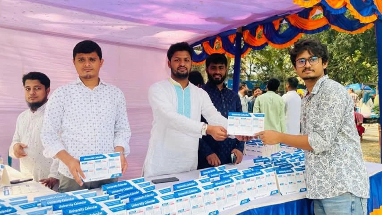 ইবিতে শিবিরের বিনামূল্যে একাডেমিক ক্যালেন্ডার বিতরণ 