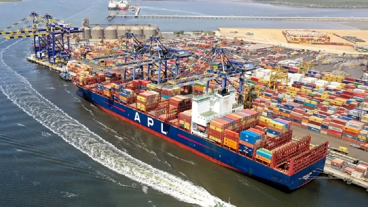 পাকিস্তানের করাচি সমুদ্রবন্দর