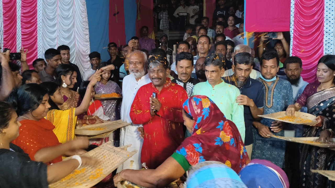 শৈলকুপায় কাত্যায়নী পুজা মণ্ডপ পরিদর্শনে কেন্দ্রীয় বিএনপি নেতা