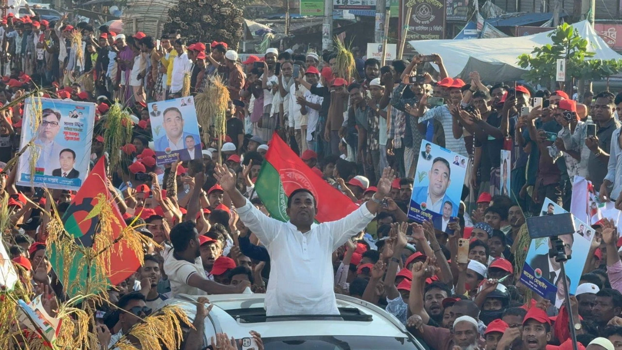 টেকনাফে যুবদলের ৪৭তম প্রতিষ্ঠাবার্ষিকীতে জনসমুদ্র