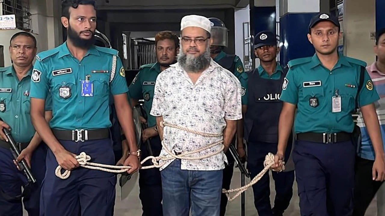 গ্রেপ্তারকৃত আওয়ামী লীগ নেতা মোস্তফা কামাল