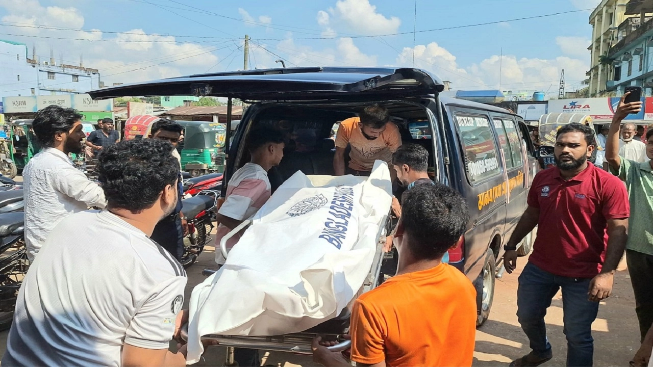 ফটিকছড়িতে এক গৃহবধূ সন্তানকে হত্যা করে নিজেও ফাঁসিতে ঝুলে আত্মহত্যা করেন।