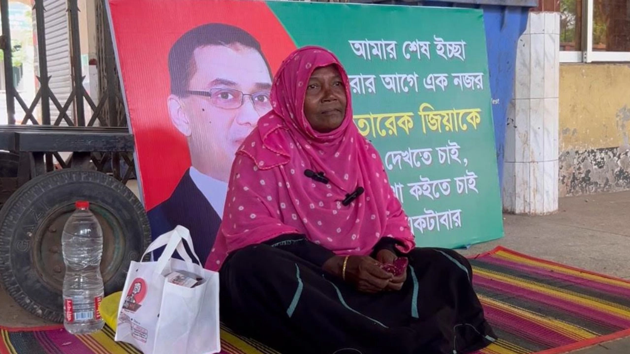 তারেক রহমানের সাক্ষাৎ পেতে কুষ্টিয়ায় ষ্টেশনে বৃদ্ধার অবস্থান