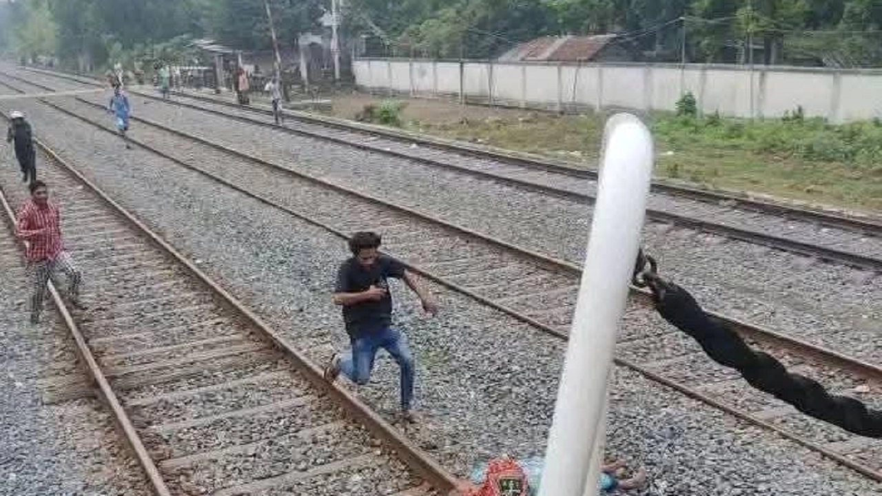 রেললাইনে আত্মহত্যার চেষ্টা মায়ের
