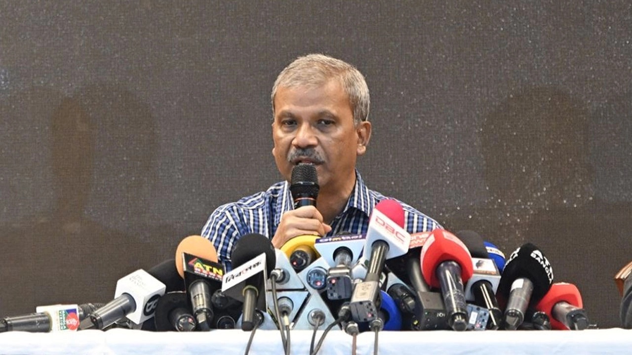 আইন উপদেষ্টা অধ্যাপক আসিফ নজরুল।