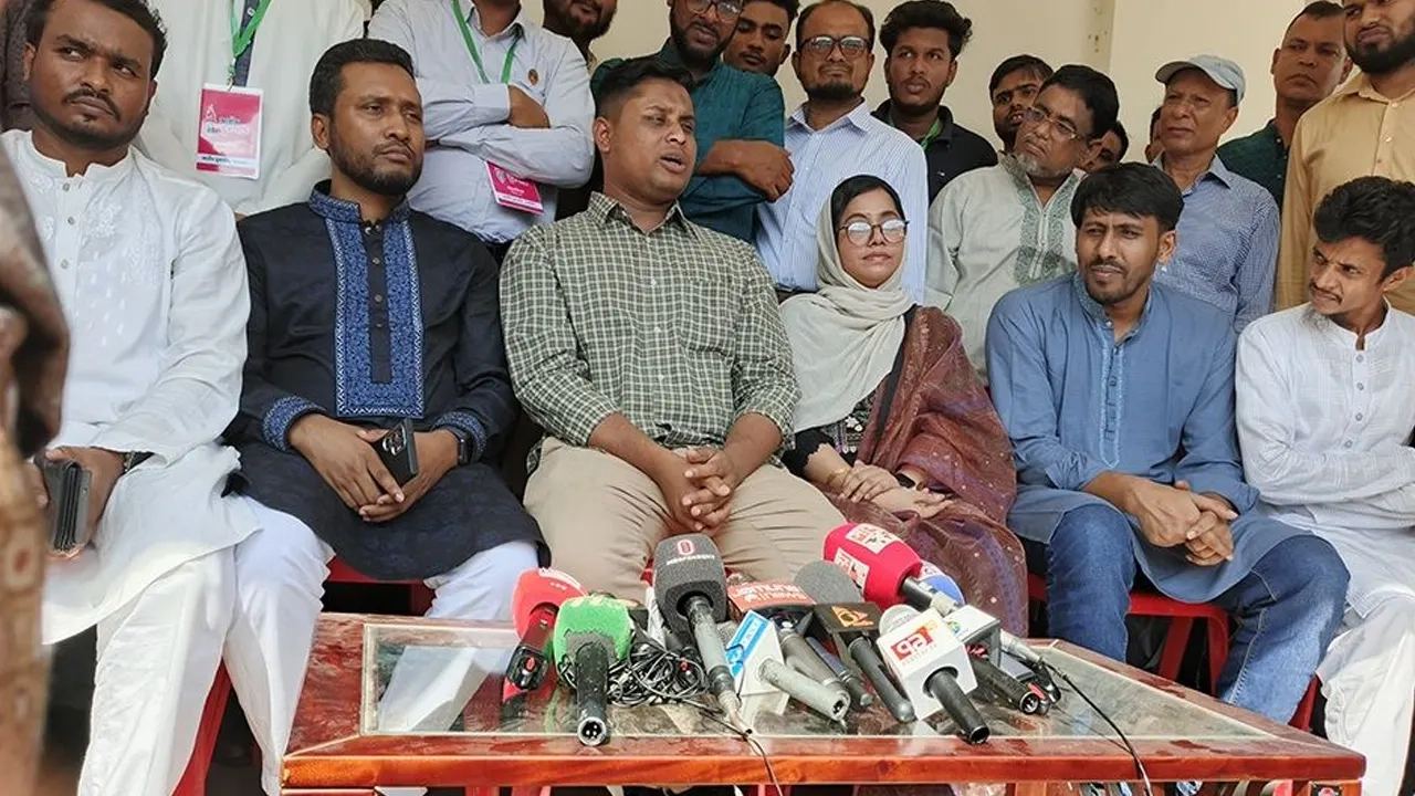 জাতীয় নাগরিক পার্টির (এনসিপি) দক্ষিণাঞ্চলের মুখ্য সংগঠক হাসনাত আব্দুল্লাহ