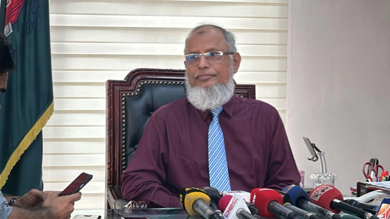 নির্বাচন কমিশনার মো. আনোয়ারুল ইসলাম সরকার।