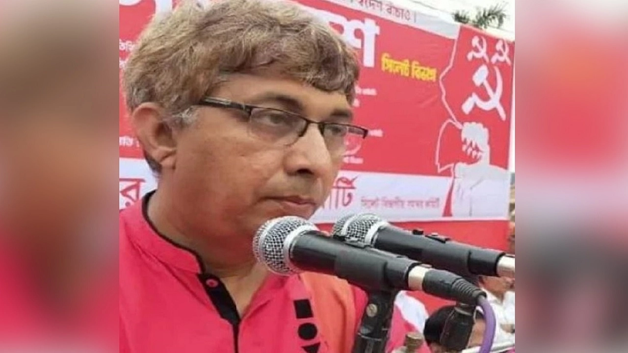 সিপিবির সিলেট জেলার সাধারণ সম্পাদক আনোয়ার হোসেন সুমনকে আটক করে পুলিশ।
