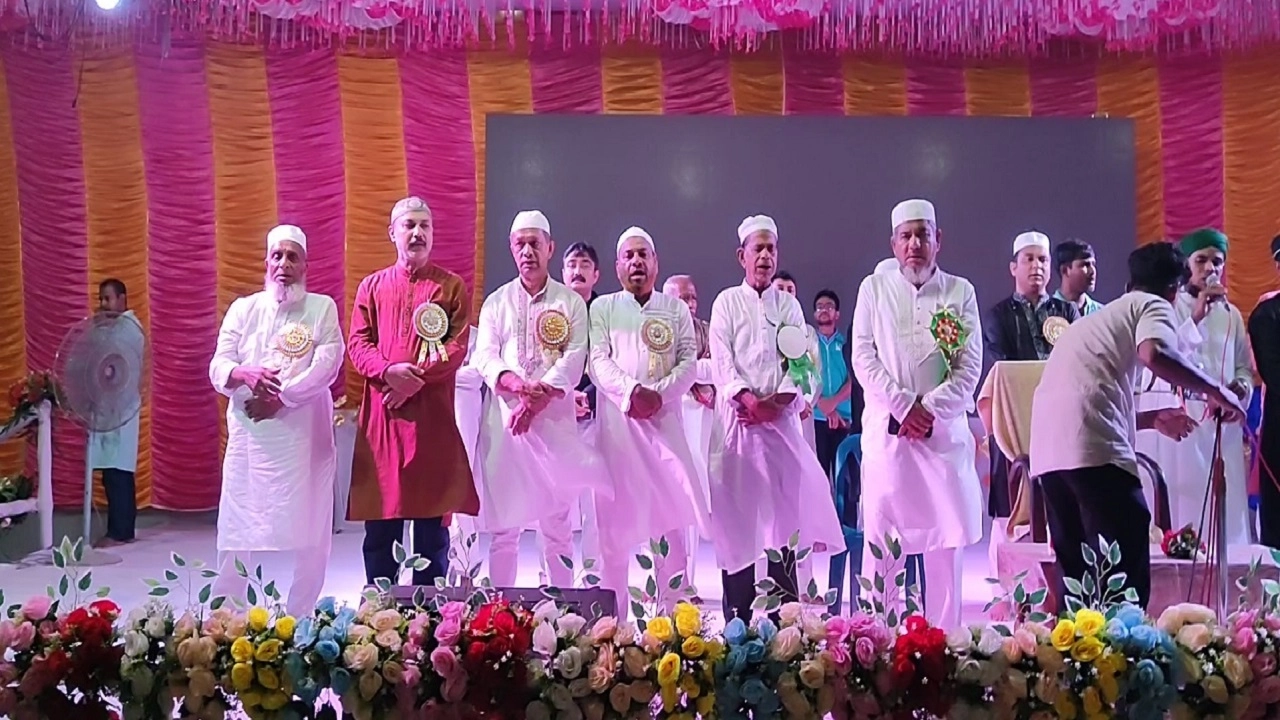 নরসিংদীর শিবপুরে ‘পবিত্র আজিমুশ্বান ইসলামী জলসা; অনুষ্ঠিত। ছবি: এনপিবি