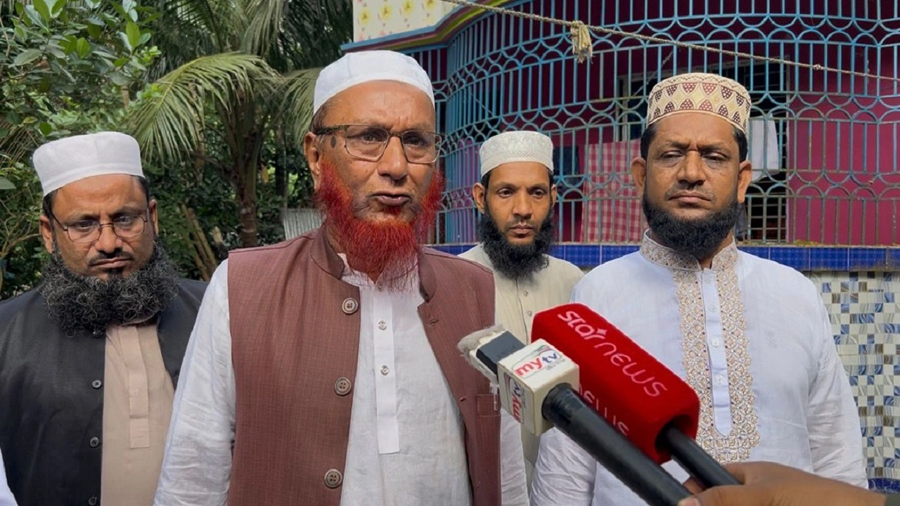 বাংলাদেশ খেলাফত আন্দোলনের মহাসচিব মাওলানা ইউসুফ সাদিক হাক্কানী। ছবি : এনপিবি