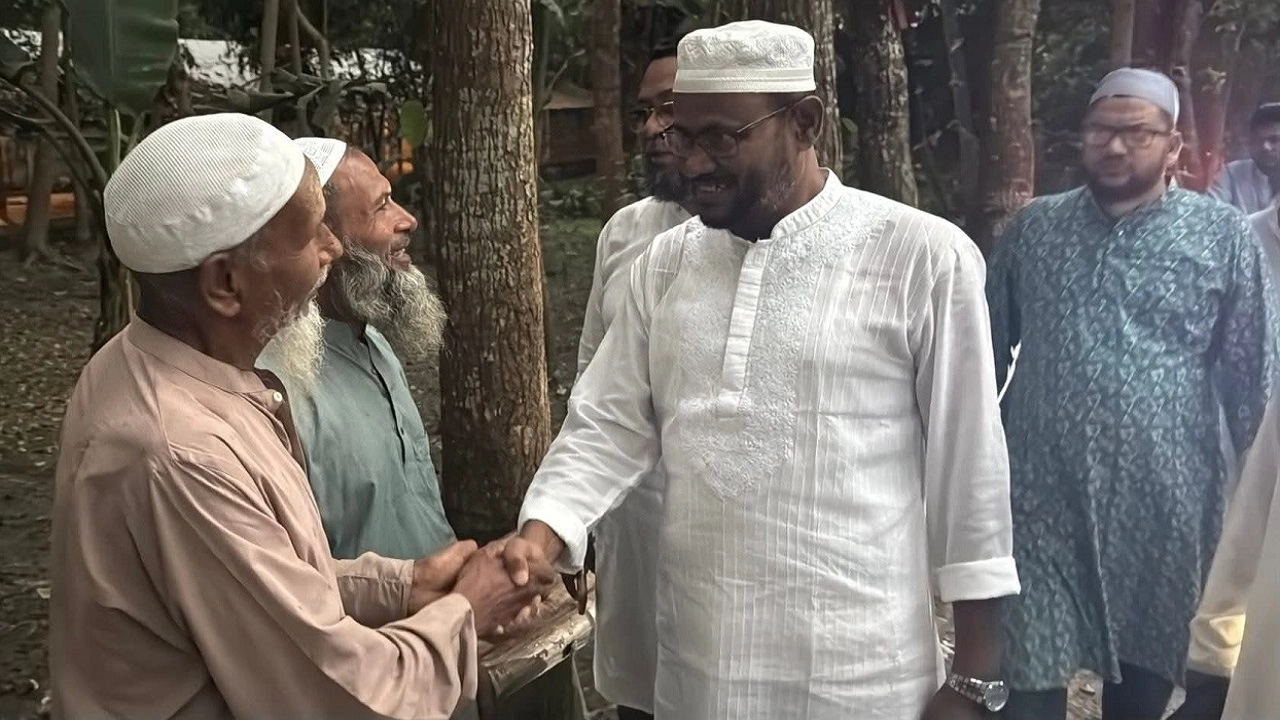 ধানের শীষের পক্ষে সুলতান সালাউদ্দিন টুকুর গণসংযোগ। ছবি: এনপিবি