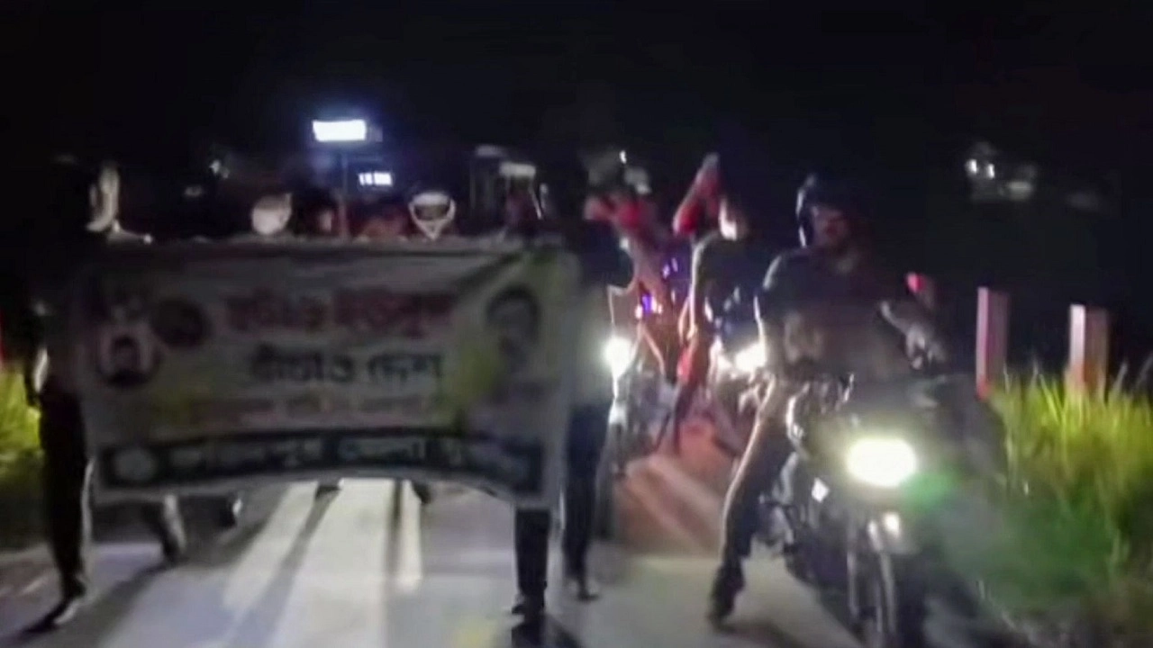 ফরিদপুরে যুবলীগের মিছিল। ছবি: এনপিবি