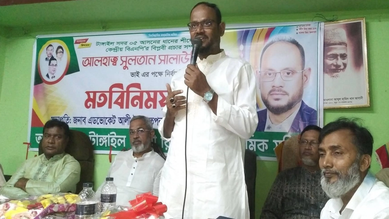 টাঙ্গাইলে রিকশা ও ইজিবাইক শ্রমিকদের সাথে মতবিনিময় করলেন সুলতান সালাউদ্দিন টুকু। ছবি: এনপিবি