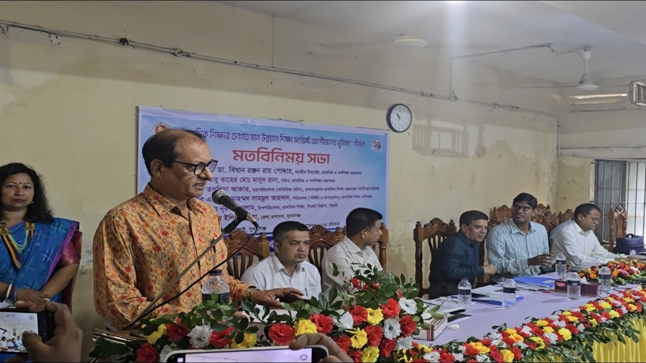 বক্তব্য রাখছেন প্রাথমিক ও গণশিক্ষা উপদেষ্টা ডা. বিধান রঞ্জন রায় পোদ্দার