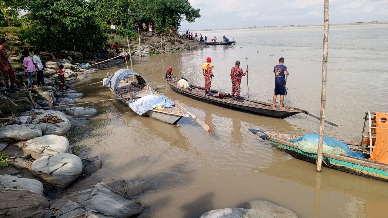 নিখোঁজ দেড় বছরের খাদিজা, উদ্ধার অভিযান চলছে । ছবি: এনপিবি